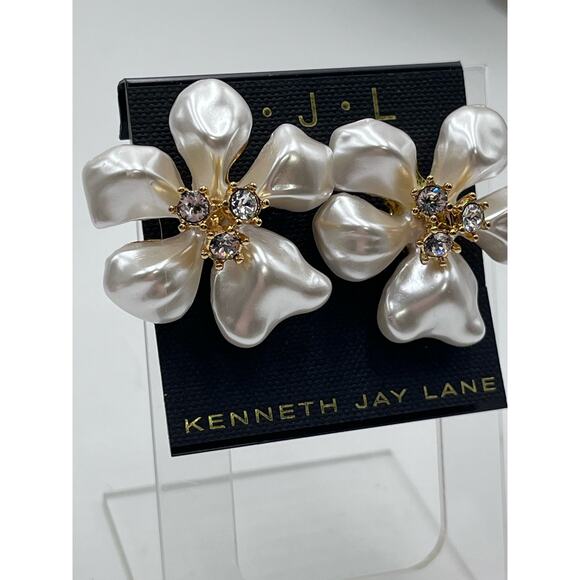 KENNETH Jay Lane Gold Plated 
White Faux Flower Pearl Crystal Clip Earring New - Picture 3 of 12